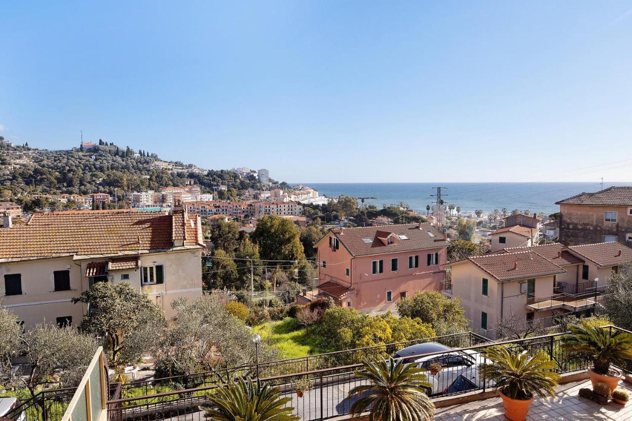 Seaview Apartment Imperia Eksteriør bilde
